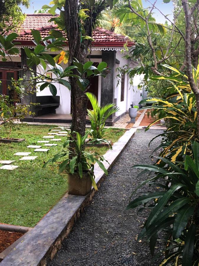 Triple Edge Villa Unawatuna Exterior photo