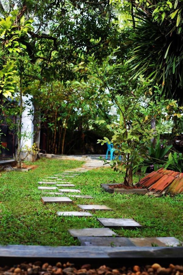 Triple Edge Villa Unawatuna Exterior photo